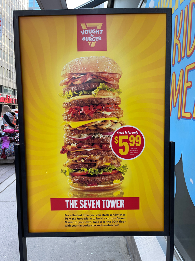 Encarts publicitaires Vought : Un Burger imitant la tour des Sept